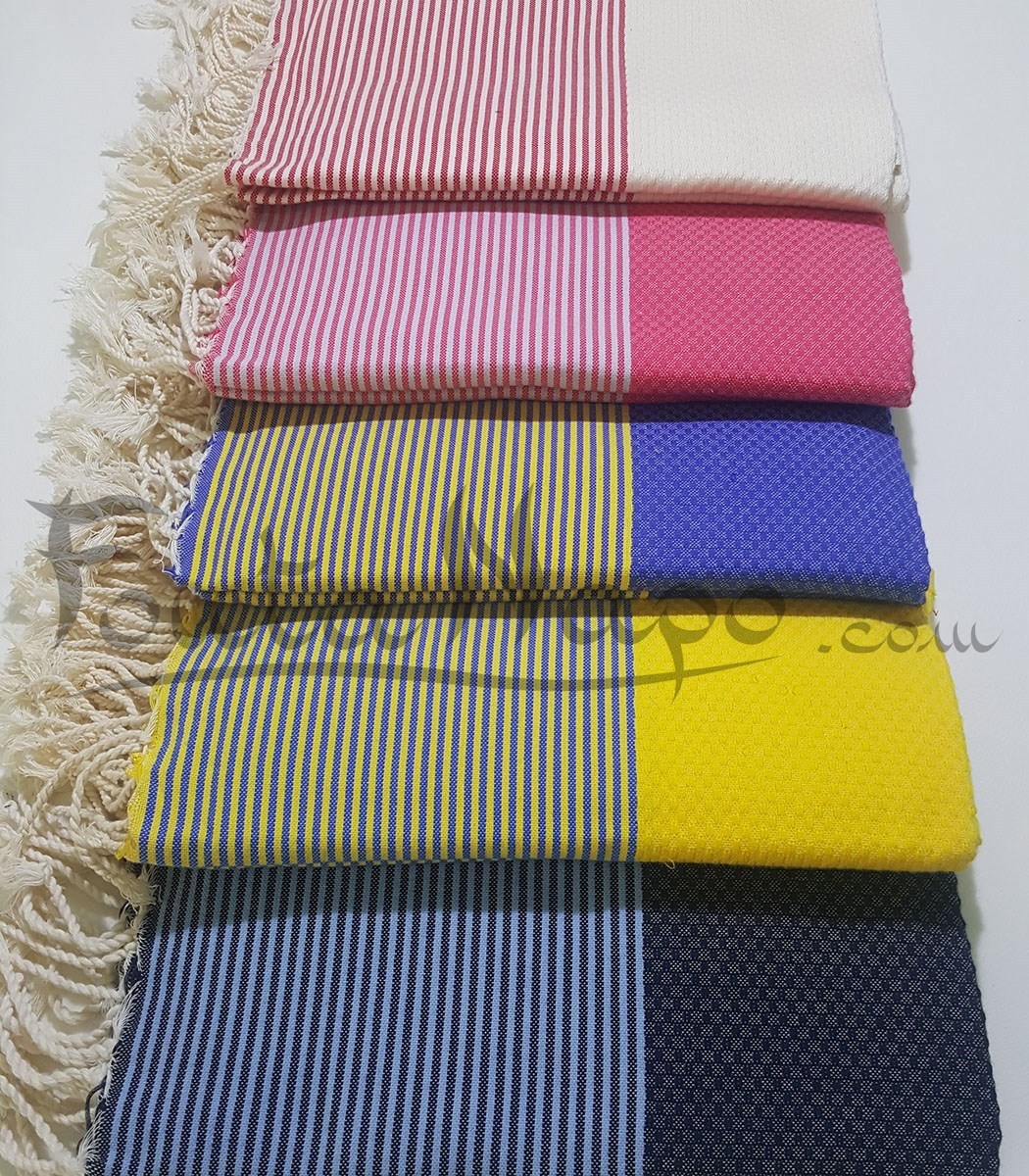 Foutas Towel Honeycomb with thin stripes